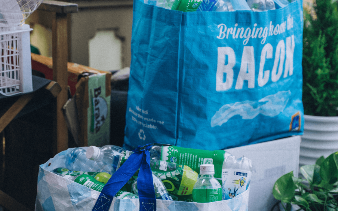 Shopping bag in plastica riciclata: un investimento sostenibile ed economico